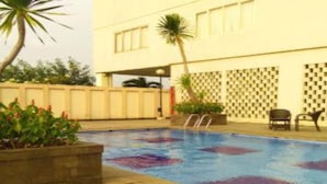 Outdoor pool - Mareslim (Depok)