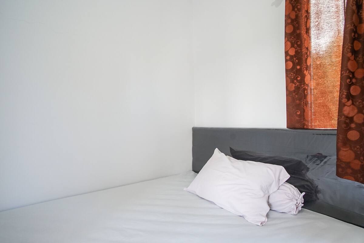 standard room | desk, free wifi, bed sheets