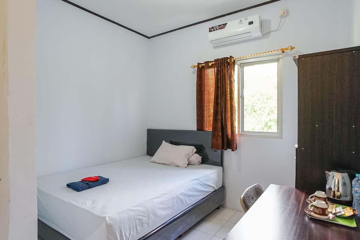 Standard Room | Desk, free WiFi, bed sheets