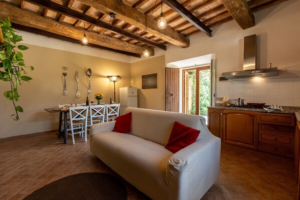 TV - Agritourism San Carlo - apartment Trilo1 (Pomarance)