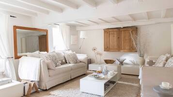 Smart-TV, peis og bøker