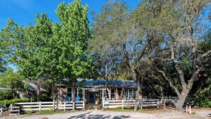 Exterior - 30% Off~"Artless Sprite"~Cozy Luxe~Walk to Beach/StatePark/Red Bar~Beach Gear (Grayton Beach)