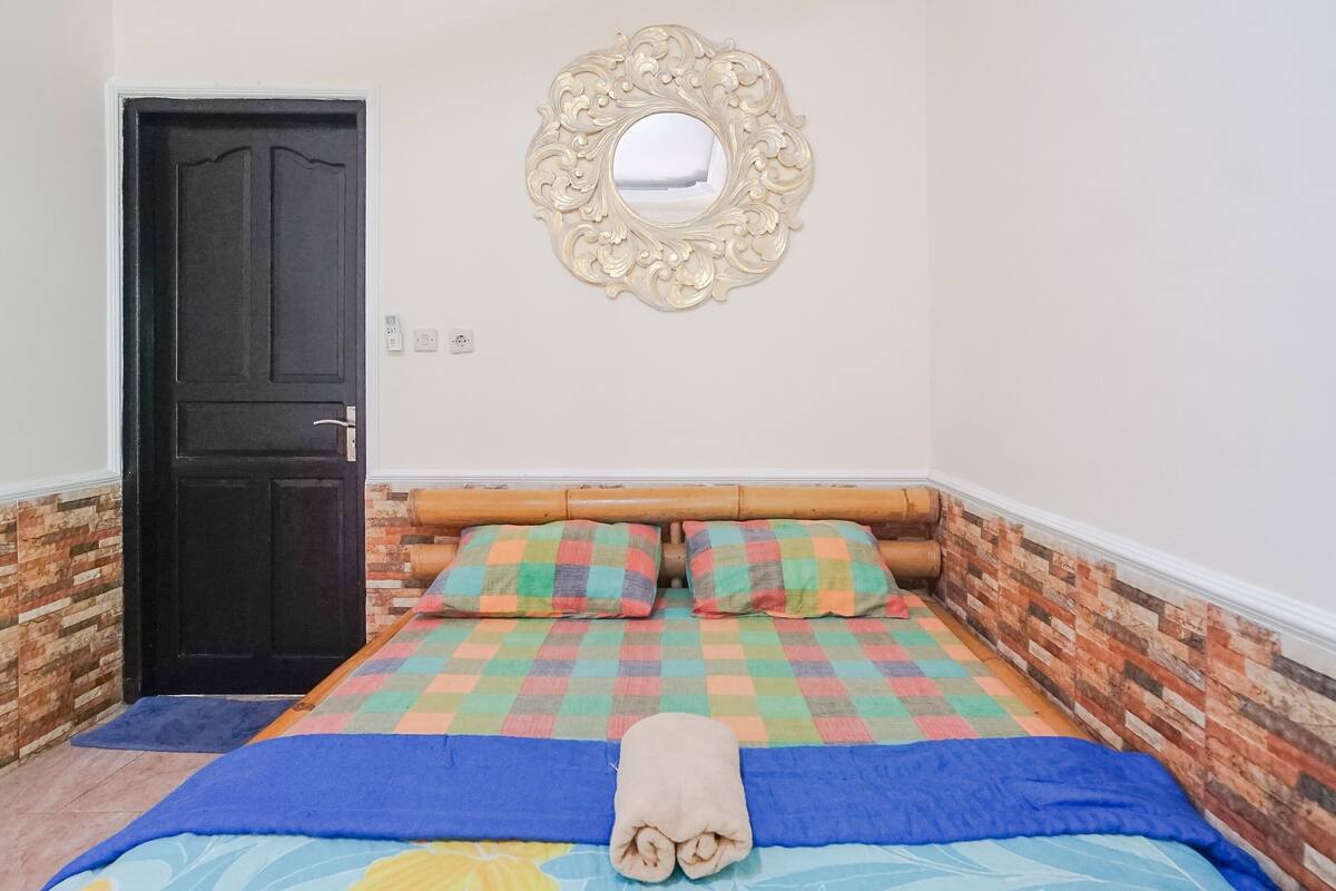 Escrivaninha, Wi-Fi de cortesia, roupa de cama