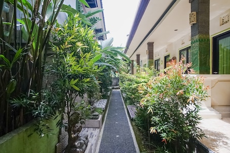 Exterior. Green View Ubud Hostel Bali