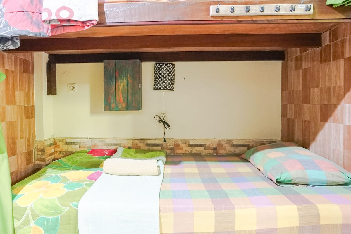 Dormitorio compartido | Escritorio, wifi gratis y ropa de cama