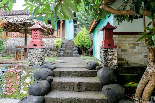 Rock Garden Homestay & Resto