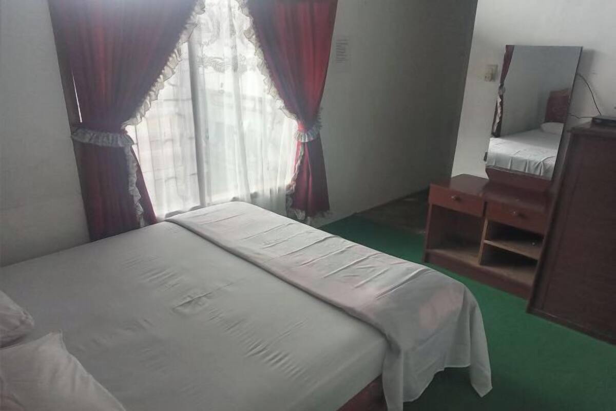 Desk, free WiFi, bed sheets