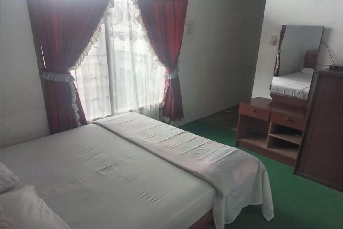 2 bedrooms, desk, free WiFi, bed sheets