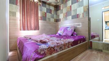 Studio | Bàn, bộ trải giường