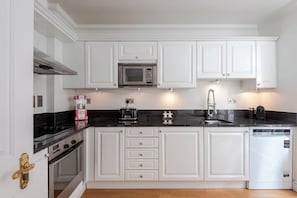 Coffee/tea maker, fridge, microwave, oven