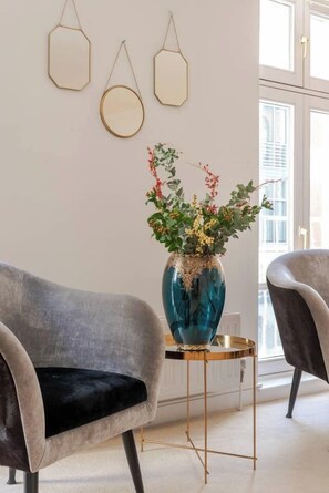 Interior - The Mayfair Muse - by Out of Office Lifestyle (Greater London)