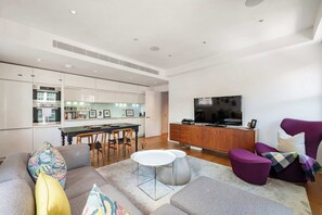 TV, offices - The Nordic Nook Marylebone - by Out of Office Lifestyle (Greater London)