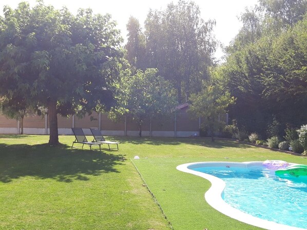 Außenpool (je nach Saison geöffnet), beheizter Pool, Liegestühle