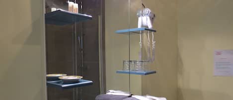 Triple Room, 3 Twin Beds, Balcony, Garden View | Bathroom | Shower, free toiletries, hair dryer, towels