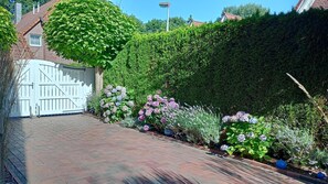 المنطقة المحيطة بالمنشأة