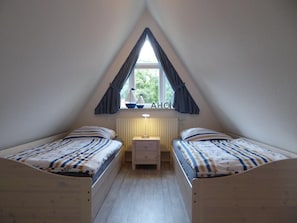 3 Schlafzimmer, Schreibtisch, Bügeleisen/Bügelbrett, Reisekinderbett
