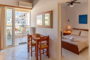 1 chambre, fer et planche à repasser, Wi-Fi, draps fournis