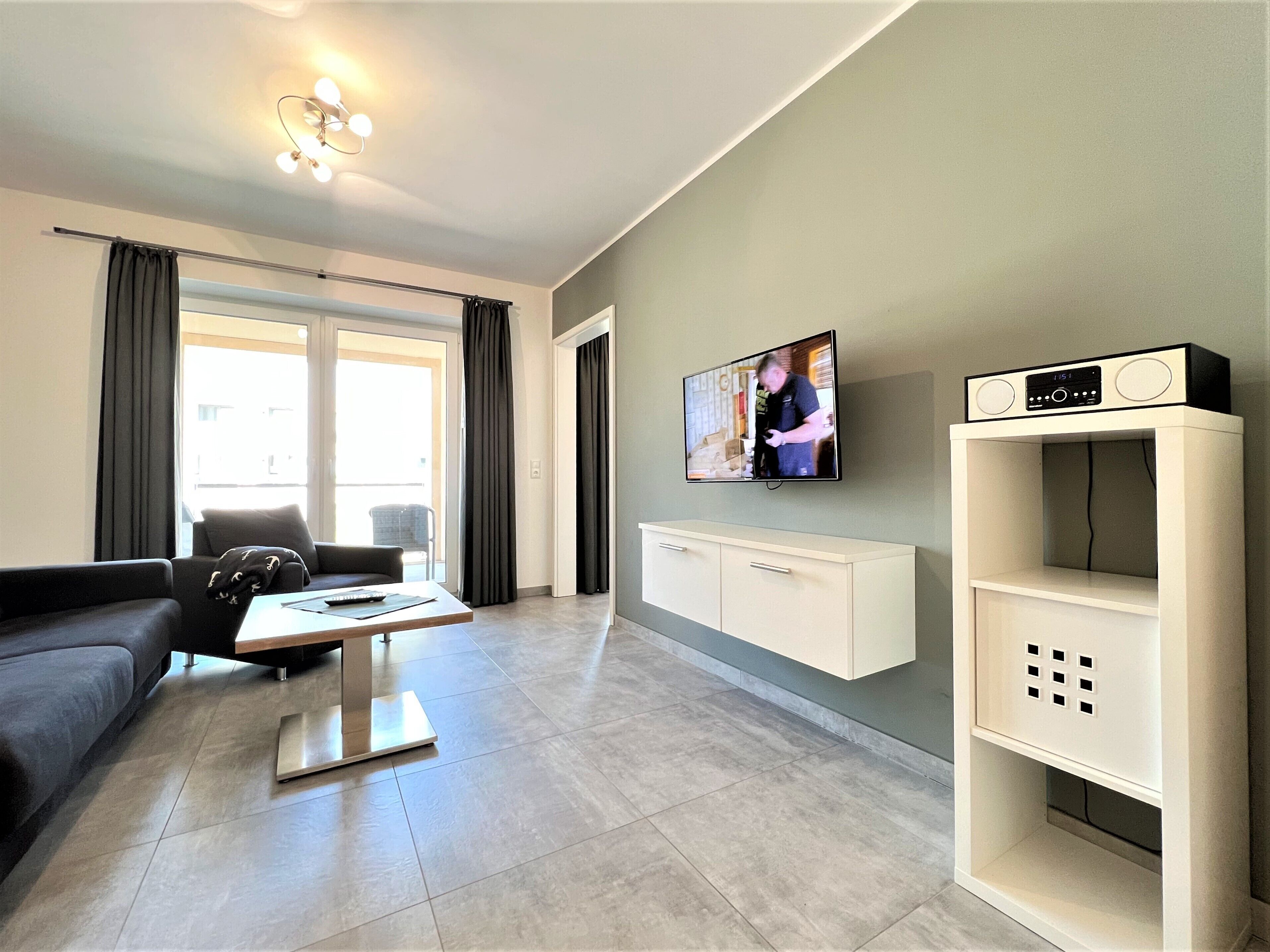 Fernseher, Stereoanlage