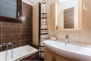 Shower, hair dryer, towels - Seaside Getaway - Aelia Villa's Dreamy Paradise (Petalidi)
