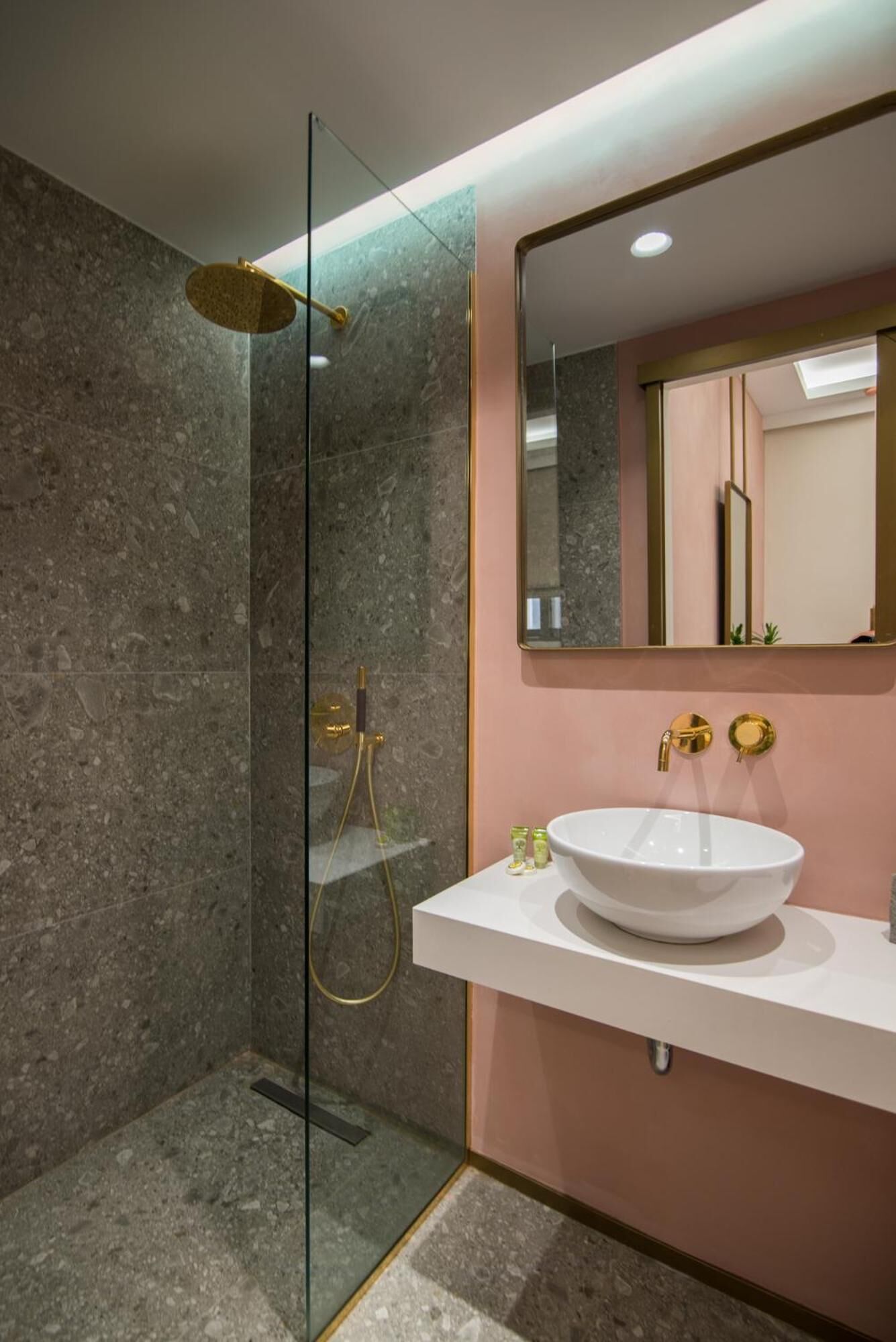 Photo - Ederlezi Zoubourlou Aparthotel