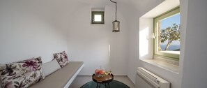 Villa, 1 Bedroom | Living room - Villa Di Capo - Old Winery Villa Maria (Santorini)