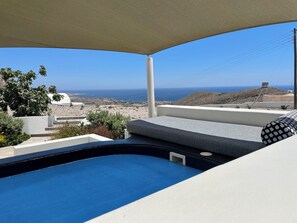Outdoor spa tub - Villa Di Capo - Old Winery Villa Maria (Santorini)