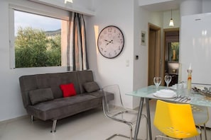 TV, fireplace, offices - Nina's Villa, Cosy Seaview Retreat (Paralia Vergas)