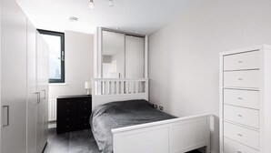 Apartment, 2 Bedrooms | 2 bedrooms, iron/ironing board, WiFi (free), bed sheets - Modern 2 bed apartment in East London (London)