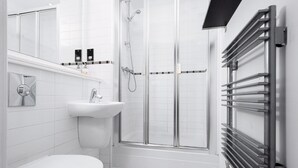 Apartment, 2 Bedrooms | Bathroom | Towels - Modern 2 bed apartment in East London (London)