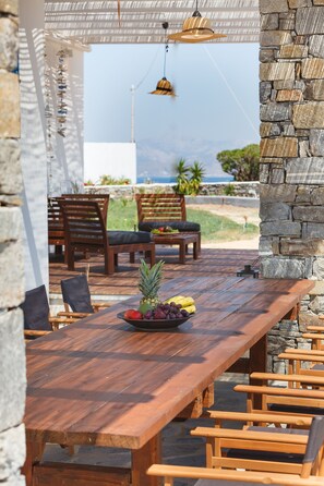 Outdoor dining - Charming little villa Elena with private pool and sea views! (Paros)