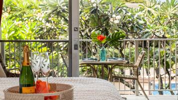 Studio | Outdoor dining