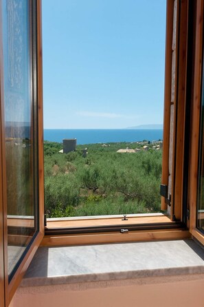 Interior - Seaside Serenity - Stylish Seaview Home (Rigklia)