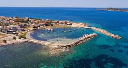 Bequemes Nest in einem Garten, 1,5 km vom Sandstrand entfernt