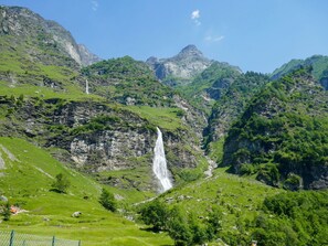 A mountainous landscape with a waterfall, lush greenery, and rocky cliffs. - Beautiful private villa for 2 people with TV and balcony (Dandrio)