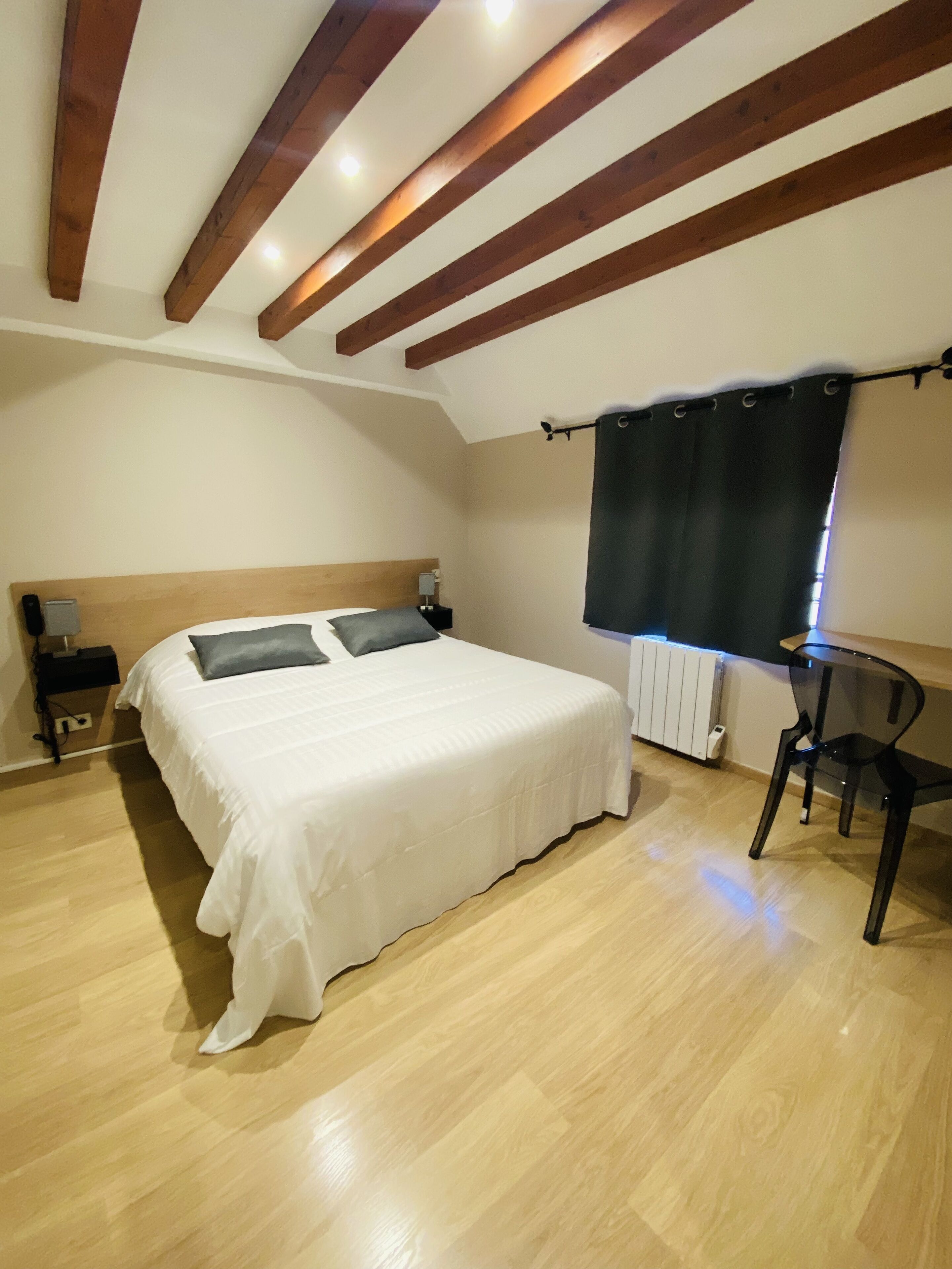 Comfort tweepersoonskamer (Shower) | Luxe beddengoed, een strijkplank/strijkijzer, gratis wifi