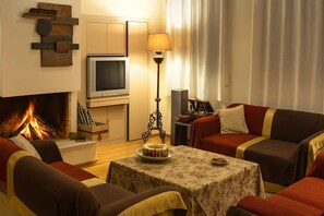 TV, lareira, escritórios