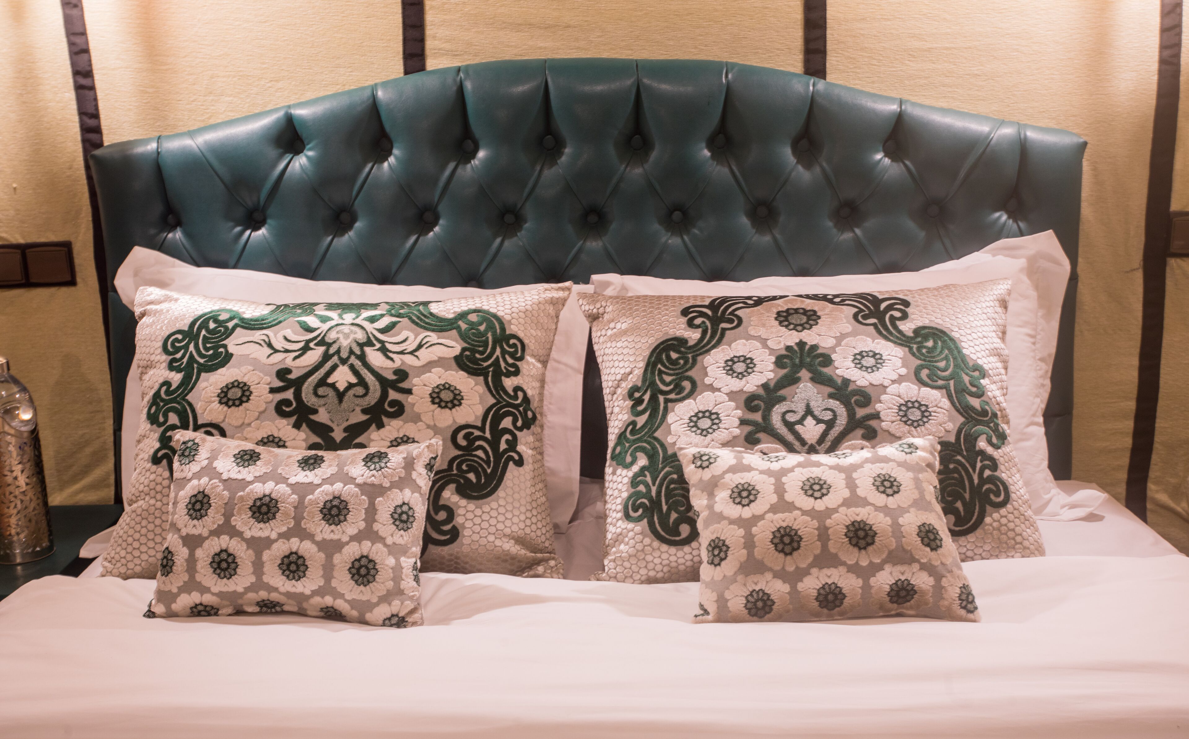 Hypo-allergenic bedding, free WiFi, bed sheets