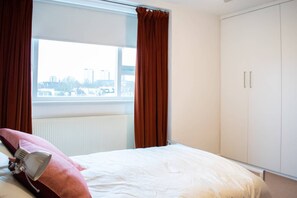 1 soverom, strykejern/-brett og sengetøy