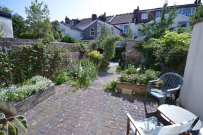 Property grounds - 2 Double Bedroom Bristol Home (Bristol)