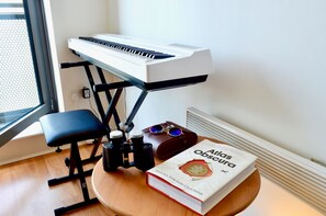 2 bedrooms, iron/ironing board, bed sheets - Stunning Coastal Apartment In Newhaven Harbour (Edinburgh)