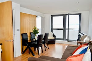 Living room - Stunning Coastal Apartment In Newhaven Harbour (Edinburgh)