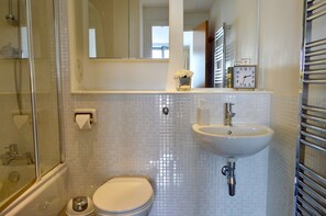 Shower - Stunning Coastal Apartment In Newhaven Harbour (Edinburgh)