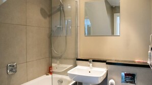 Unclassified image, 5 of 11, button - Modern 1 Bed 2-storey Flat in Clapton (London)