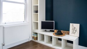 Unclassified image, 3 of 11, button - Modern 1 Bed 2-storey Flat in Clapton (London)