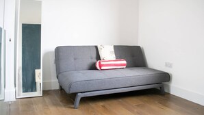 Unclassified image, 2 of 11, button - Modern 1 Bed 2-storey Flat in Clapton (London)