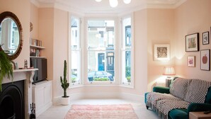 Unclassified image, 5 of 32, button - Stunning 5 Bedroom Family Home in East London (London)