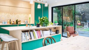 Unclassified image, 4 of 32, button - Stunning 5 Bedroom Family Home in East London (London)