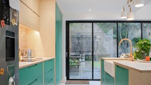 Unclassified image, 2 of 32, button - Stunning 5 Bedroom Family Home in East London (London)