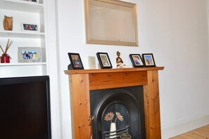 1 bedroom, bed sheets - Modern and Bright 1 Bed Flat Near Leith (Edinburgh)