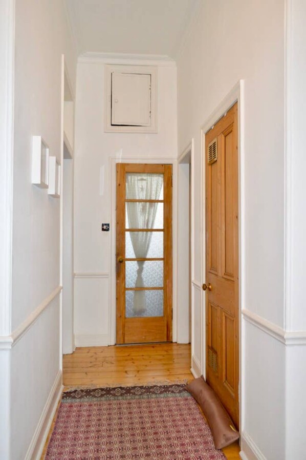 Hallway - Modern and Bright 1 Bed Flat Near Leith (Edinburgh)